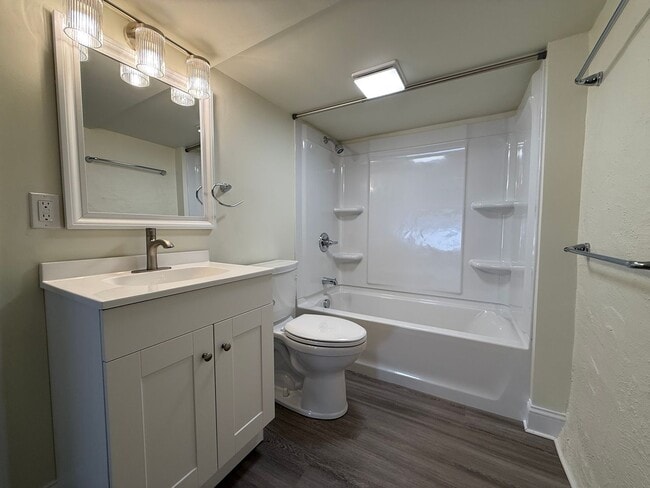 Building Photo - Updated 2BR 1.5 Bath House now available!