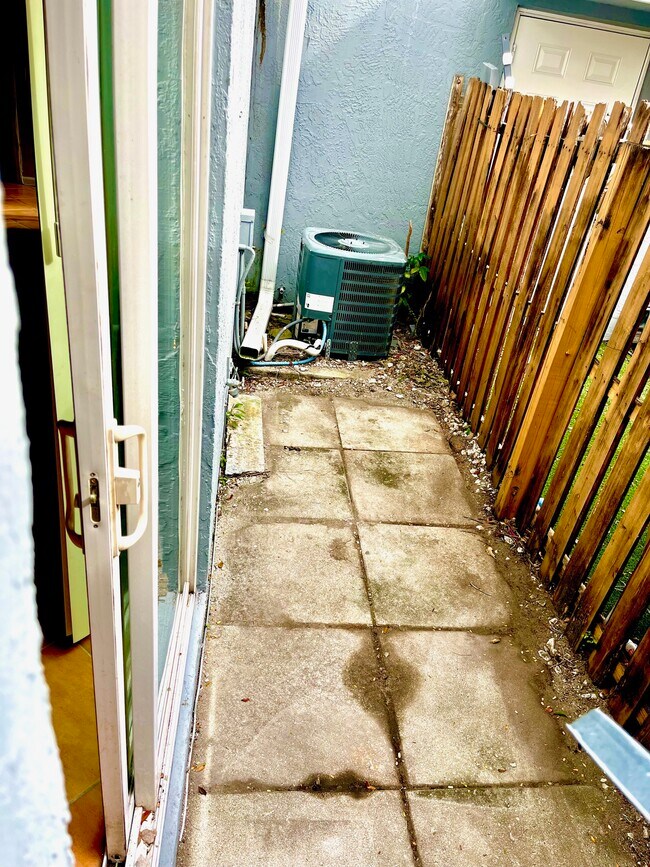 Building Photo - 17 Crossings Cir