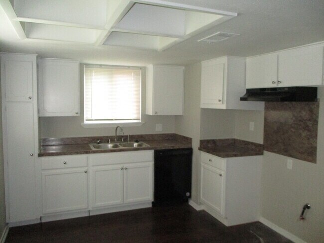 Building Photo - 4018 Ambrose Dr