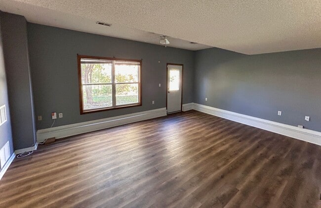 Building Photo - 3bd/2bath Home North of the River!!