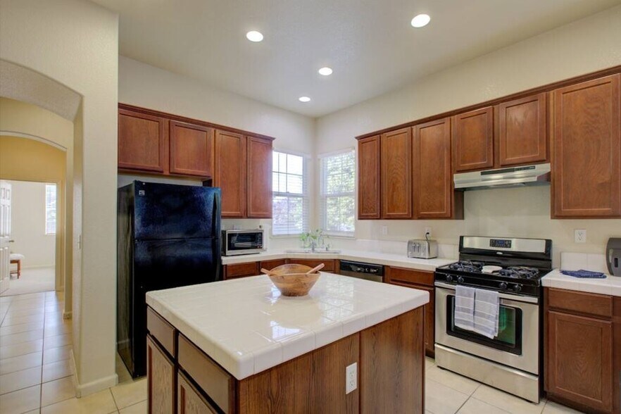Building Photo - 4321 Strathmore Pl