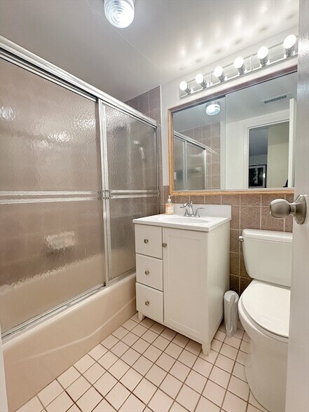 Building Photo - 19 Winchester St