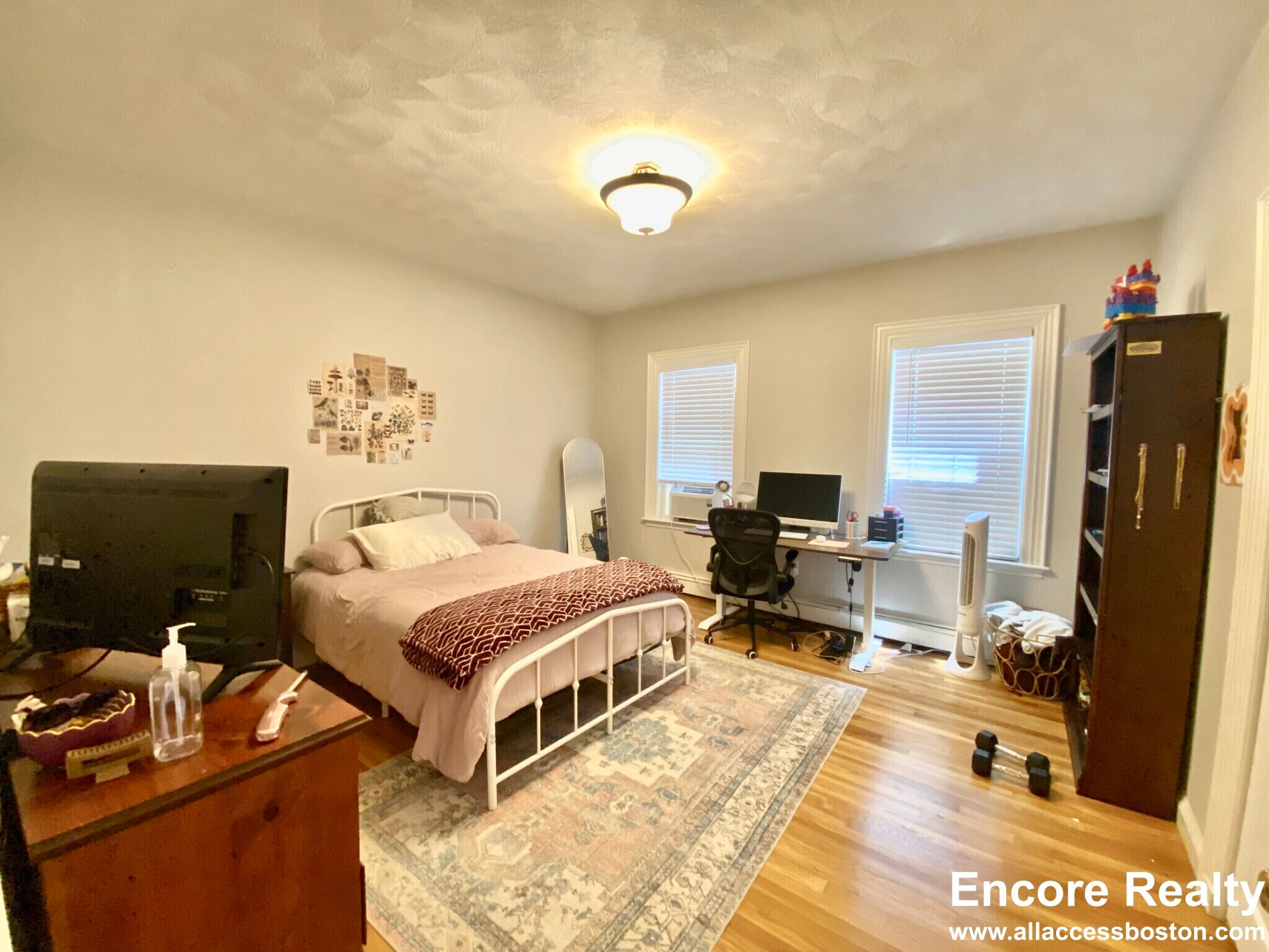 Building Photo - 1433 Cambridge St