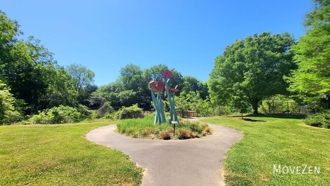 Building Photo - 1221 Westview Ln