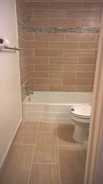 Bathroom - 628 E Drachman St