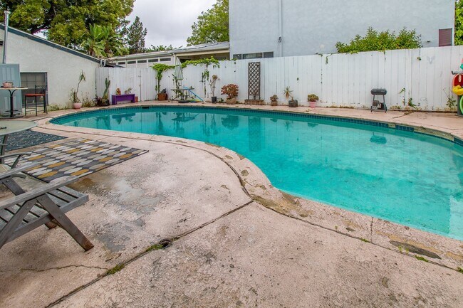 Building Photo - 4641 55th St