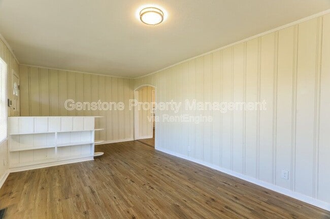 Building Photo - 2629 Wood Dr NE