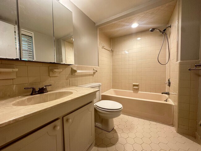 Building Photo - Condo for rent in Vestavia Hills