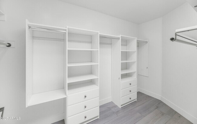 Building Photo - 1433 W Port Au Prince Ln
