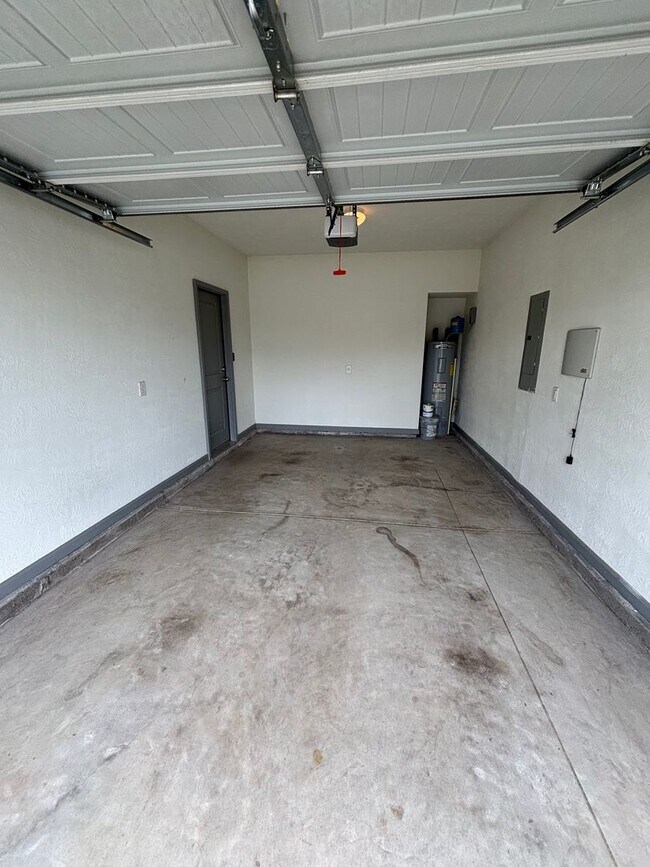Building Photo - 703 Buddy Ct