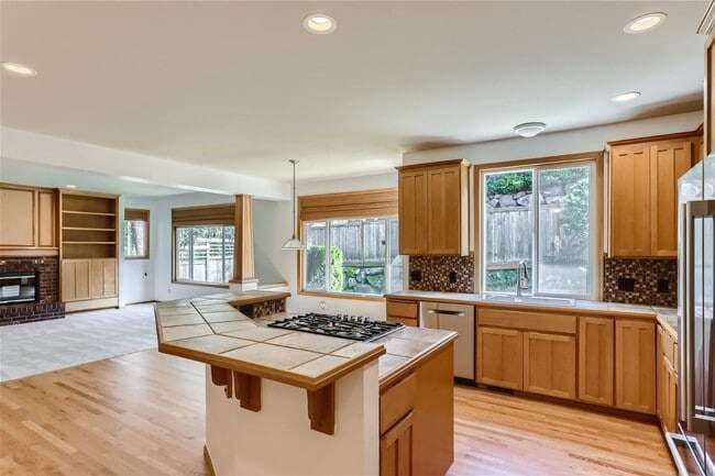 Building Photo - 4Bd/2.5Ba Redmond House