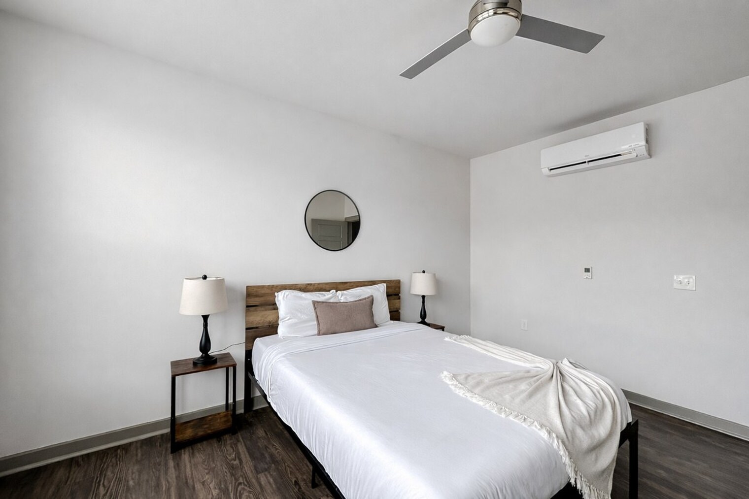 Building Photo - 501 Main St