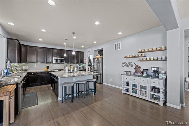 Building Photo - 15411 Village Cir E