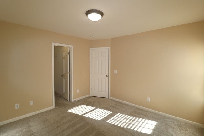 Building Photo - 128 Dover Dr