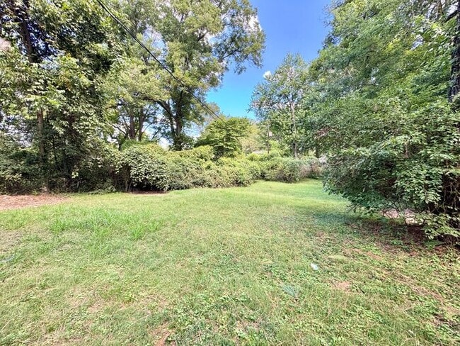 Building Photo - 3148 St Charles Dr