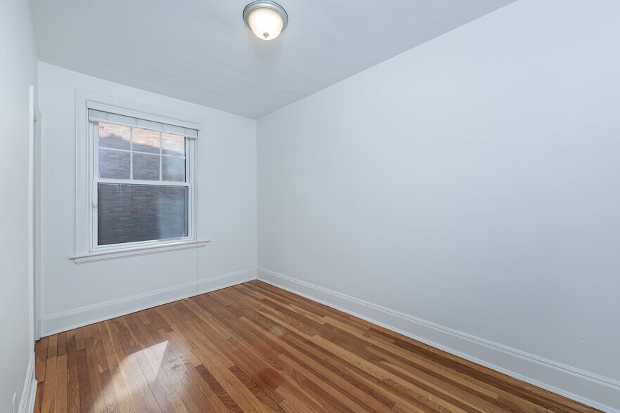 Building Photo - 7515 Buckingham Dr