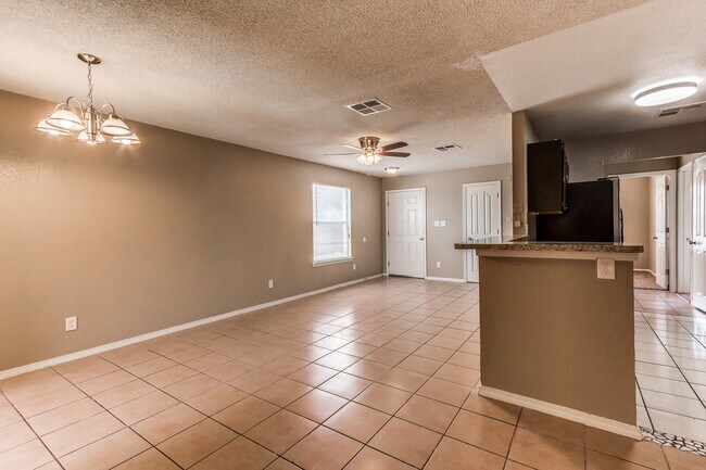 Building Photo - Charming Eastside Home with Refrigerated Air and Easy Access to Ft. Bliss and Loop 375