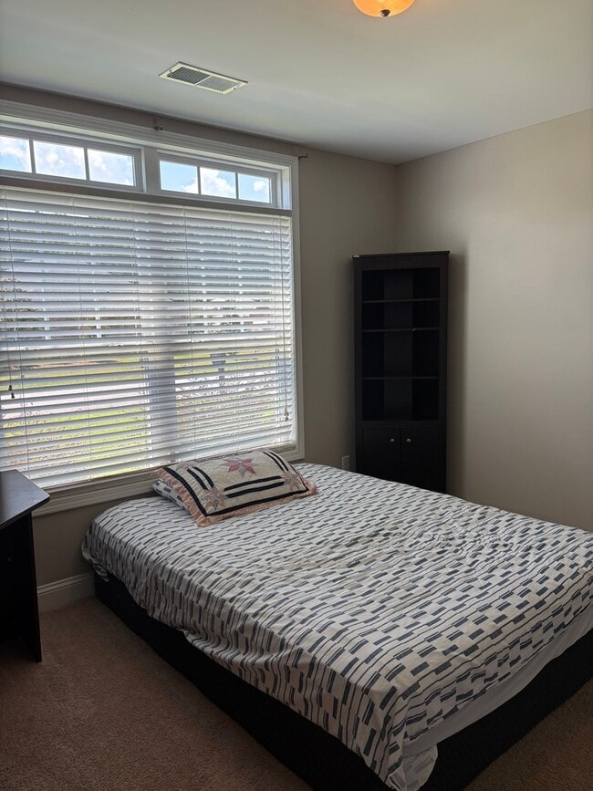 Building Photo - 531 Waterlily Dr