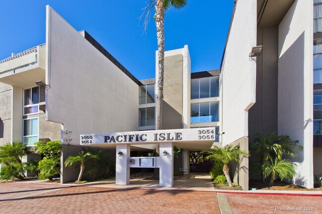 Building Photo - 3050 Rue D’Orleans