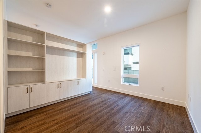 Building Photo - 709 E Walnut St