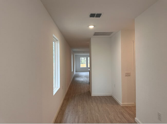 Building Photo - 10727 Vesta Curv