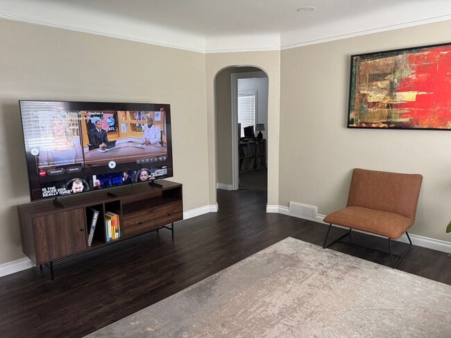 Building Photo - Fully Updated 3 Bedroom - 1 bathroom home