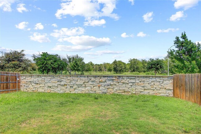 Building Photo - 2714 Sebring Cir