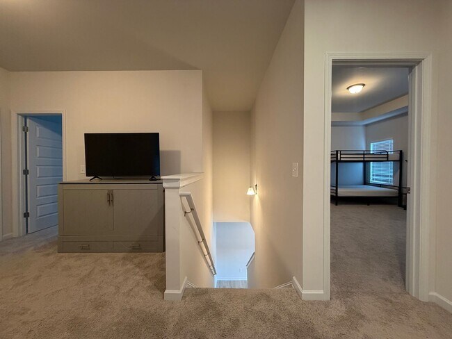 Building Photo - 26 Busby Dr SE