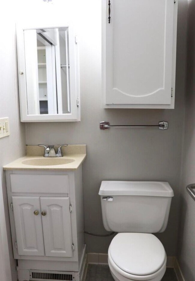 Building Photo - 1535 N 32nd St