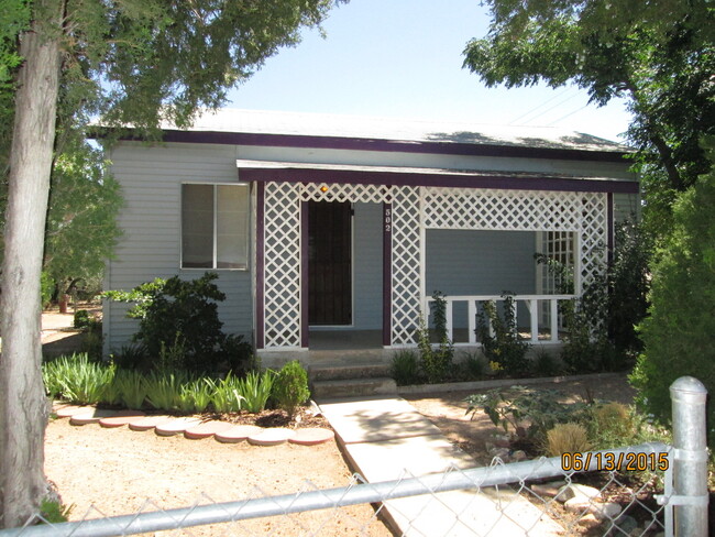 Building Photo - 1940's updated bungalow.