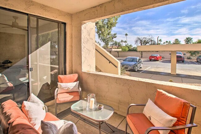 Building Photo - 9708 E Vía Linda