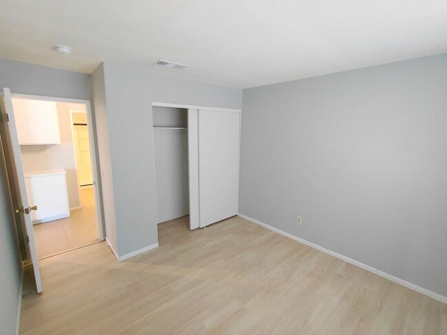 Building Photo - Stylish Condo Living in the Heart of Imperial!