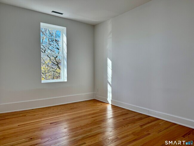 Building Photo - 177 Chestnut St