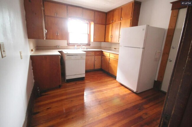 Building Photo - 753 Academy St