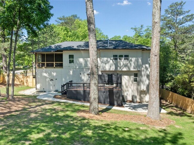 Building Photo - 320 Kelso Dr SW