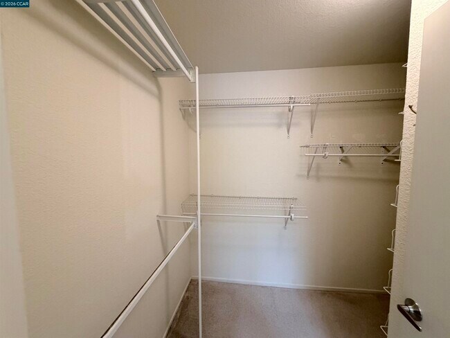 Building Photo - 801 Lakemont Pl