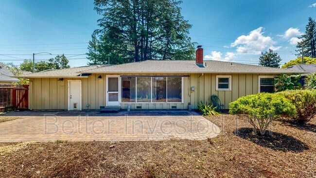 Building Photo - 3241 Montgomery Dr
