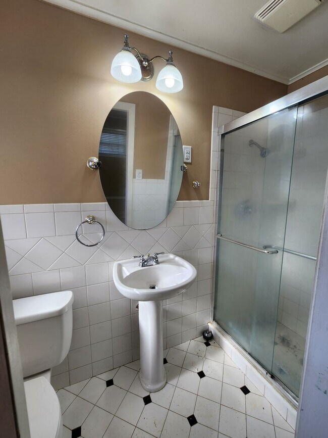 Building Photo - 3 Bedroom Home in Sought-After Subdivision