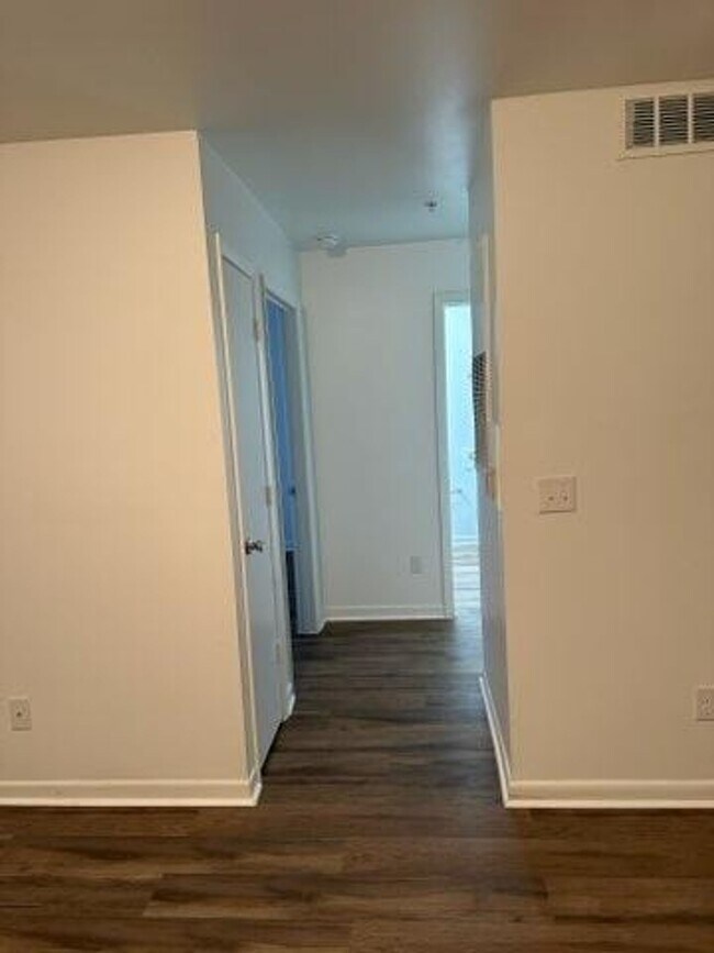 Building Photo - Two Bedroom Apartment
