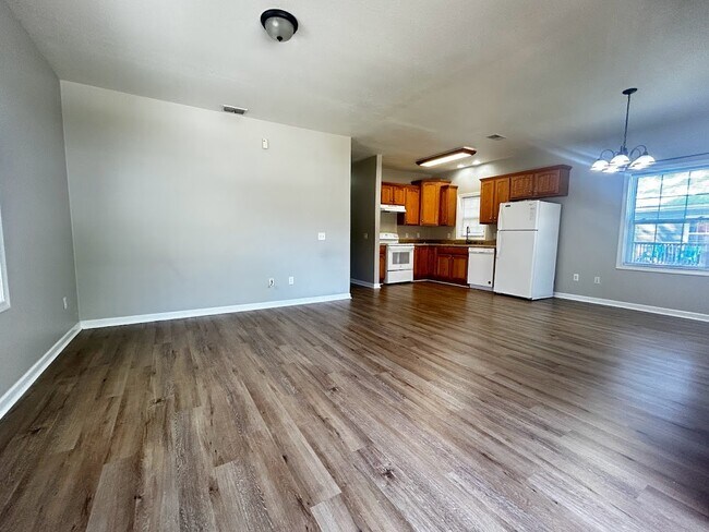 Building Photo - 1501 McPherson Dr