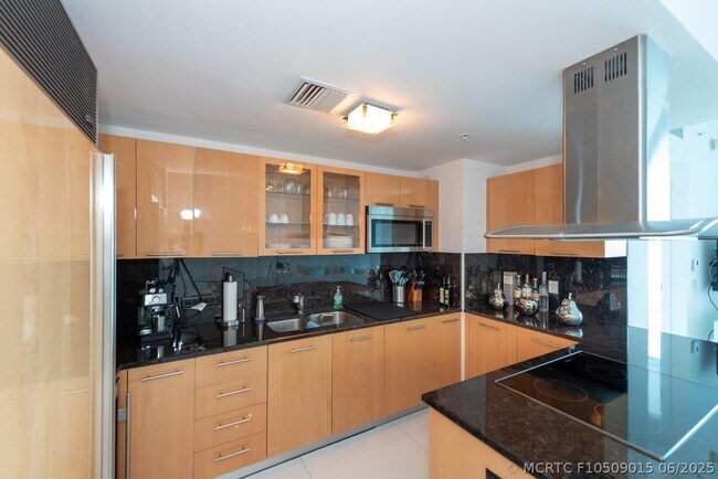Building Photo - 6899 Collins Ave