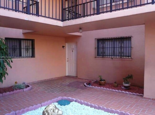 Primary Photo - 1290 W 41st St