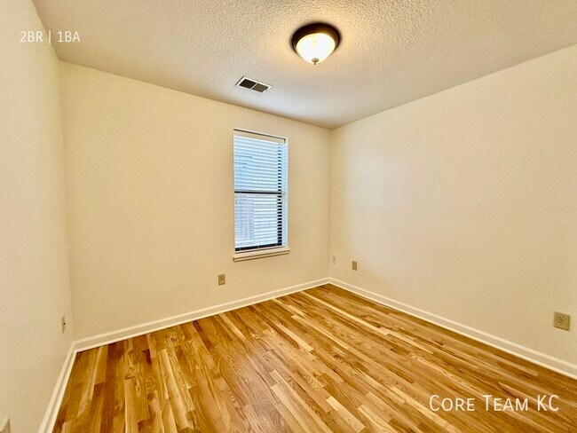 Building Photo - 536 Campbell St