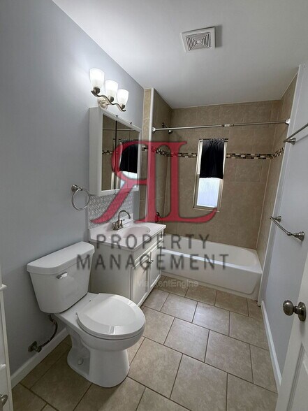 Building Photo - 722 Sheridan Ave