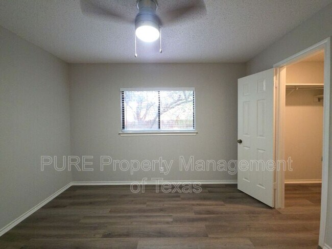Building Photo - 1406 Bullhill Cove