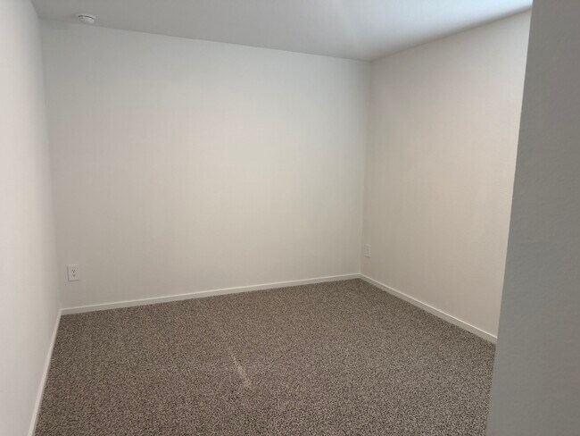 Building Photo - 407 Robin Ct