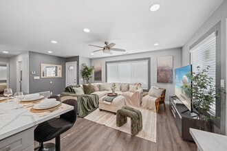 Building Photo - 10983 Parkdale Ave