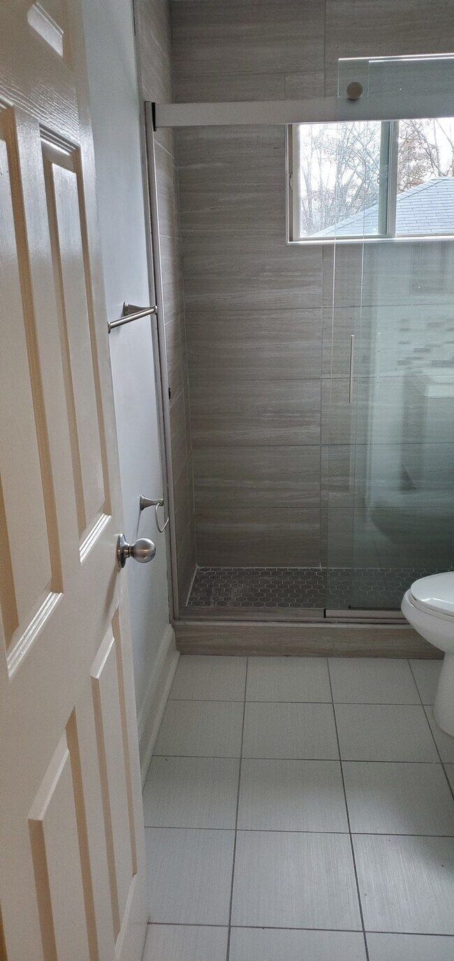 Building Photo - Two Bedroom Apartment Close To GA Tech