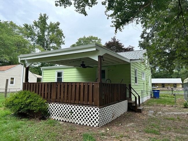 Building Photo - 16104 Pauline Ave