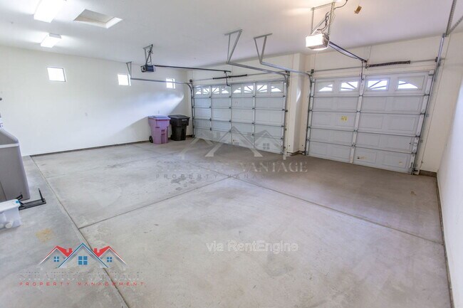 Building Photo - 9562 E Cavalry Dr